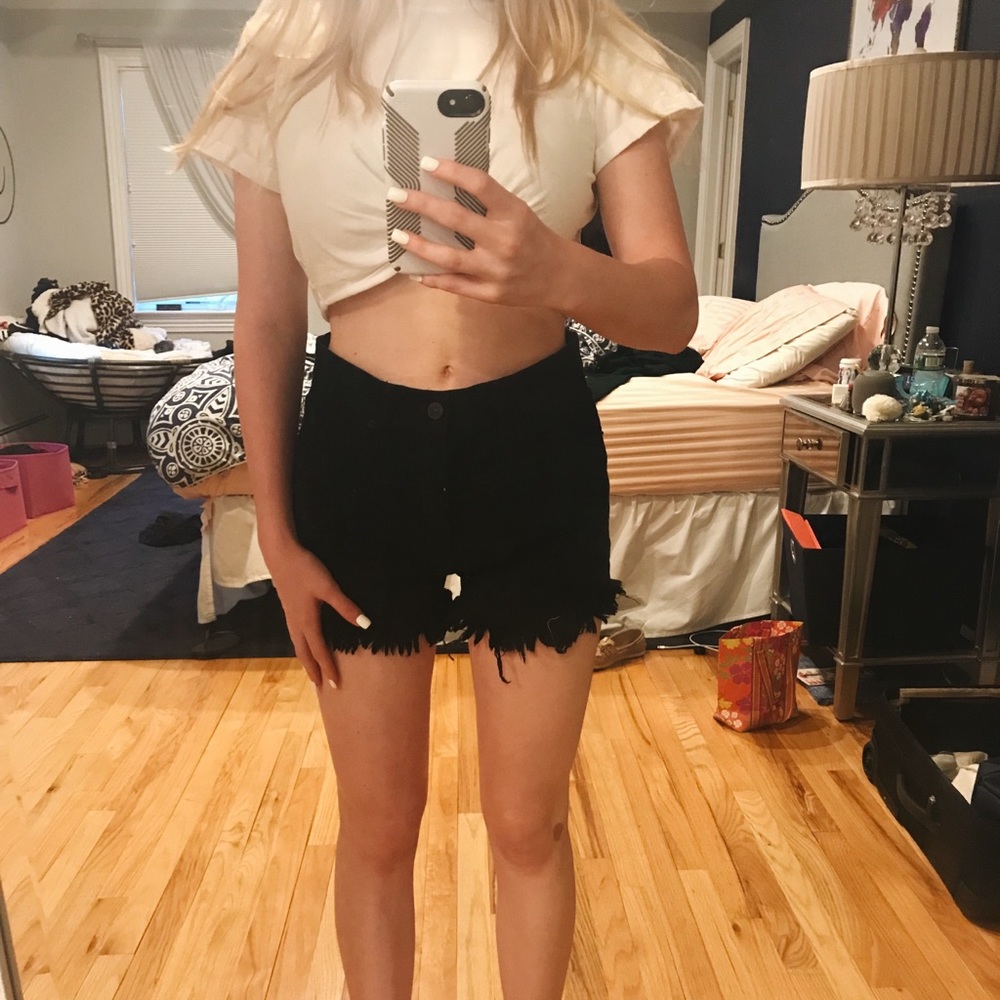 Black frayed high waisted jean shorts